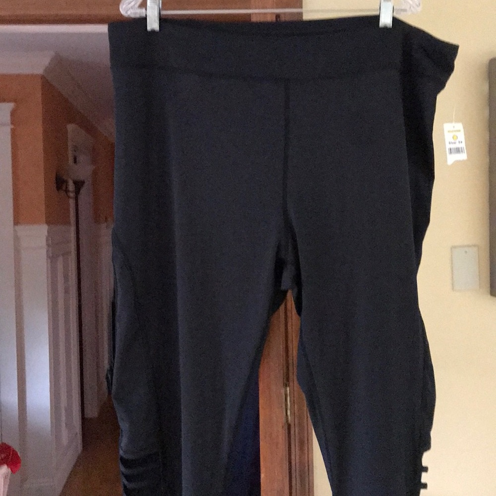 NWT 3x ath leisure cropped legging with cutouts